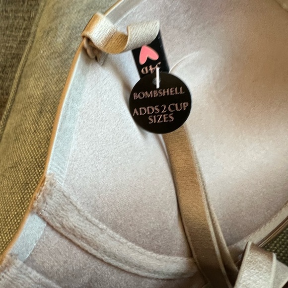 Victoria’s Secret Bombshell Add 2 Cups Push Up Bra NWT - Picture 7 of 8